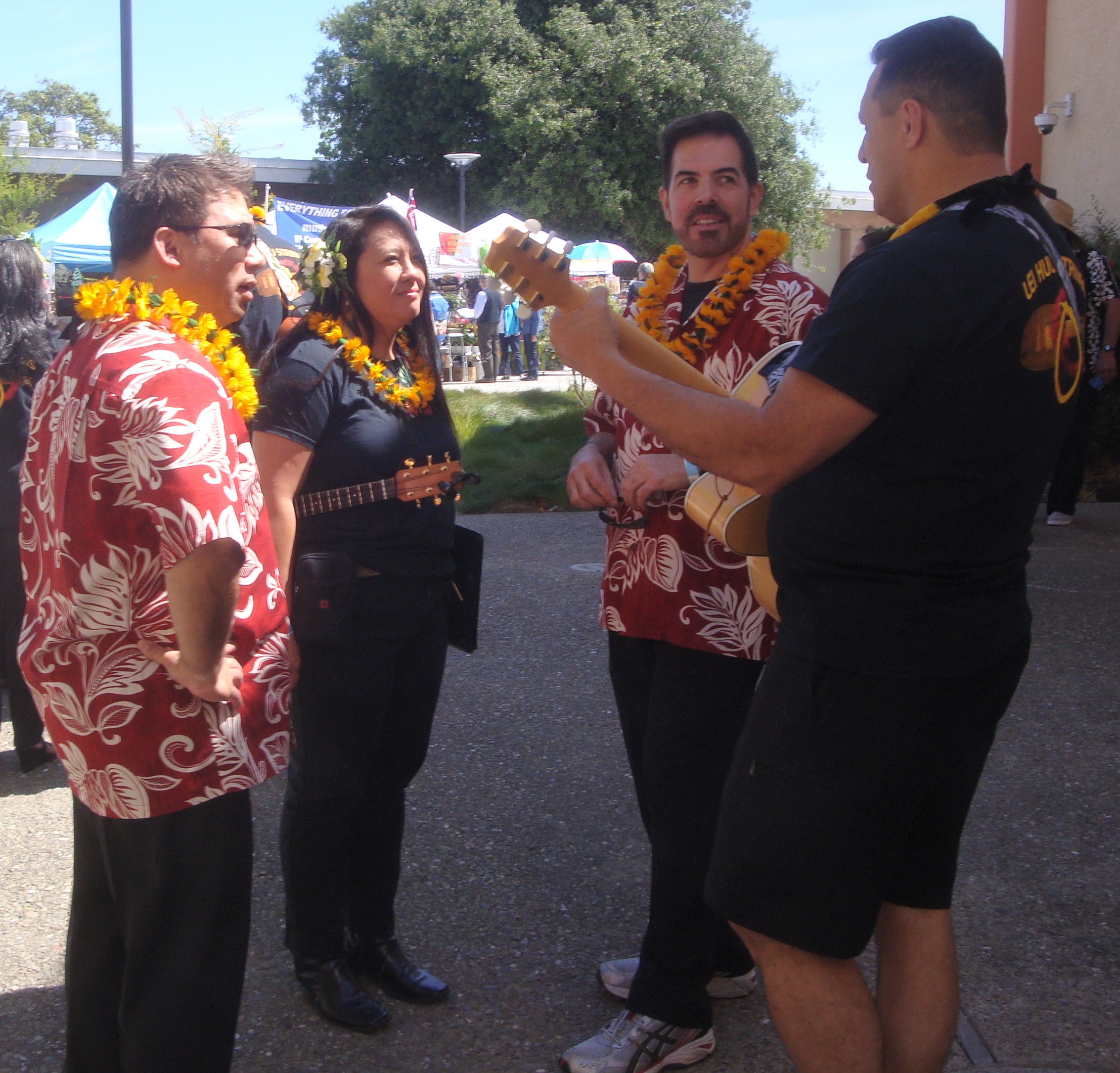 Ronnie Kahoalii socializing